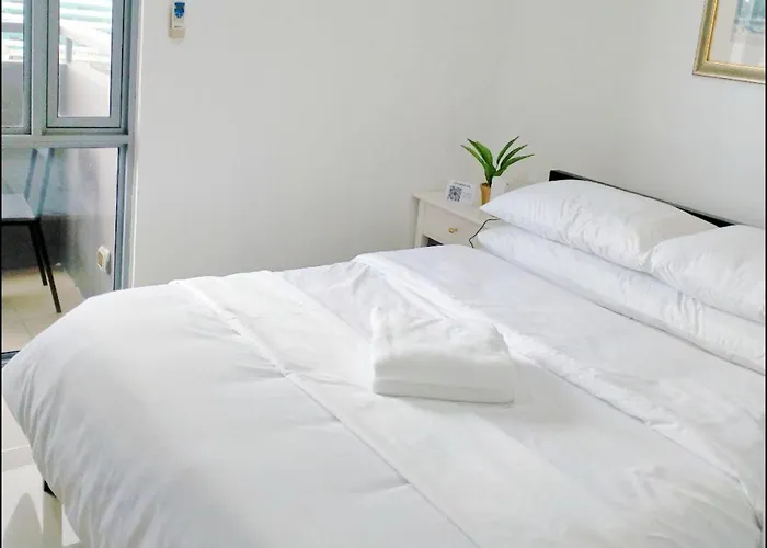 Manhattan Heights Tower-d Staycation In Metro Aparthotel Manila