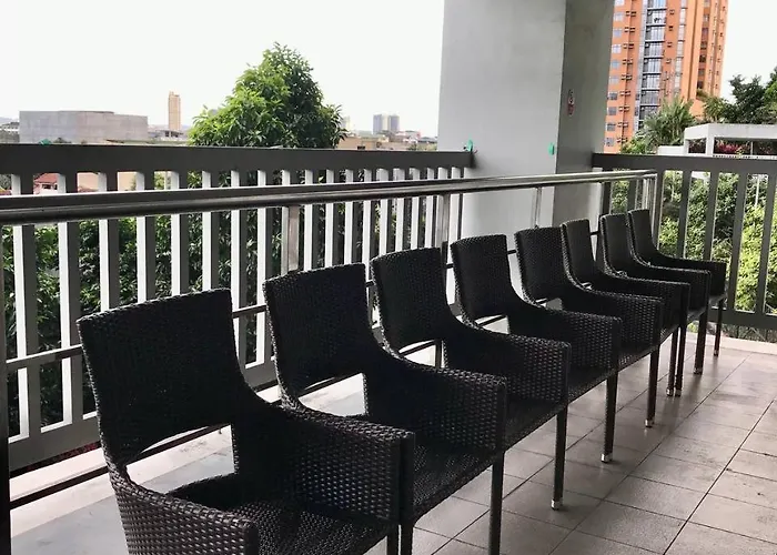 Aparthotel Manhattan Heights Tower-d Staycation In Metro